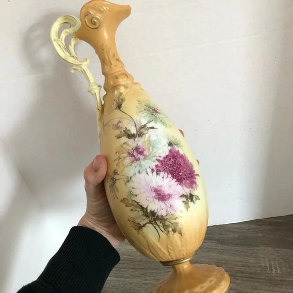 Vtg Porcelain Hand Painted Vase - Picture 6 of 8